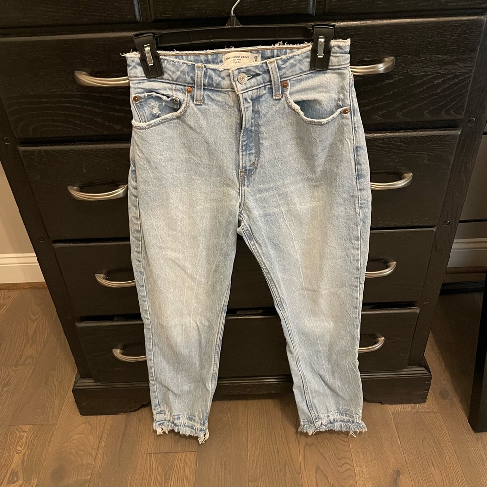 Abercrombie and Fitch mom jeans